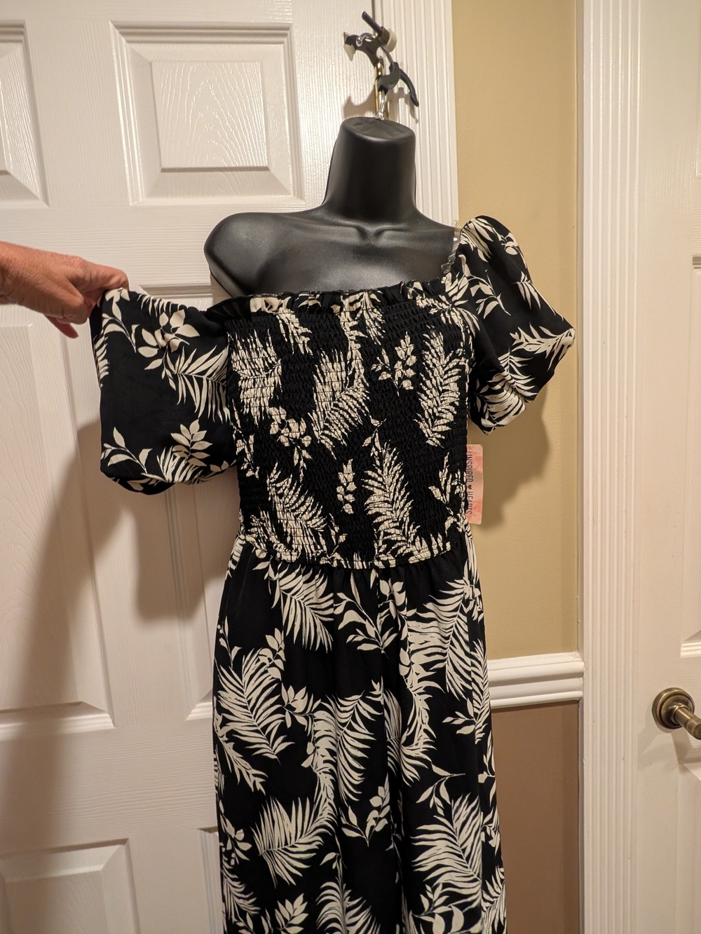 Inspired hearts - Black & White Floral Tropical Jumper